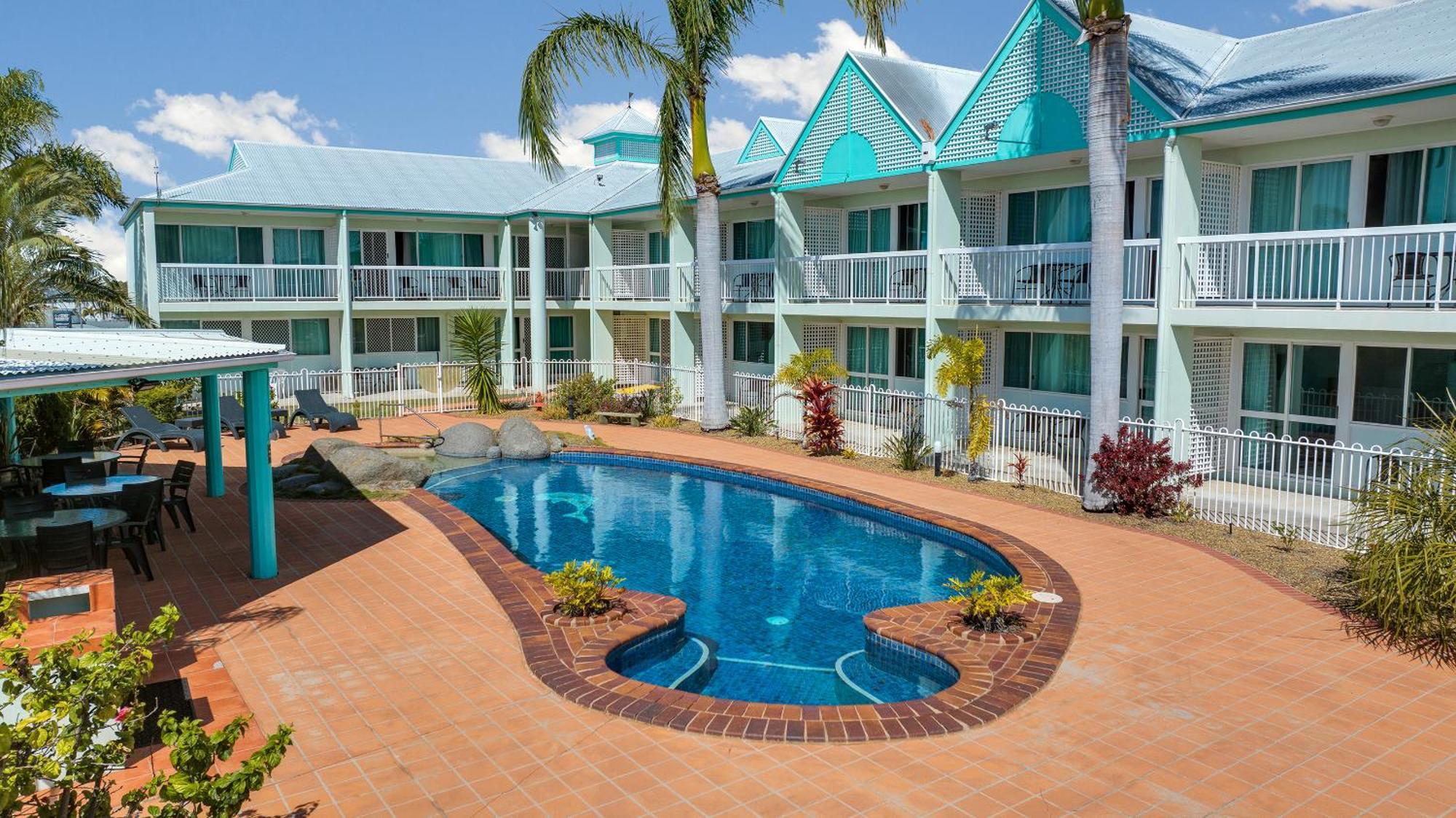 Reef Adventureland Motor Inn Tannum Sands Exterior photo