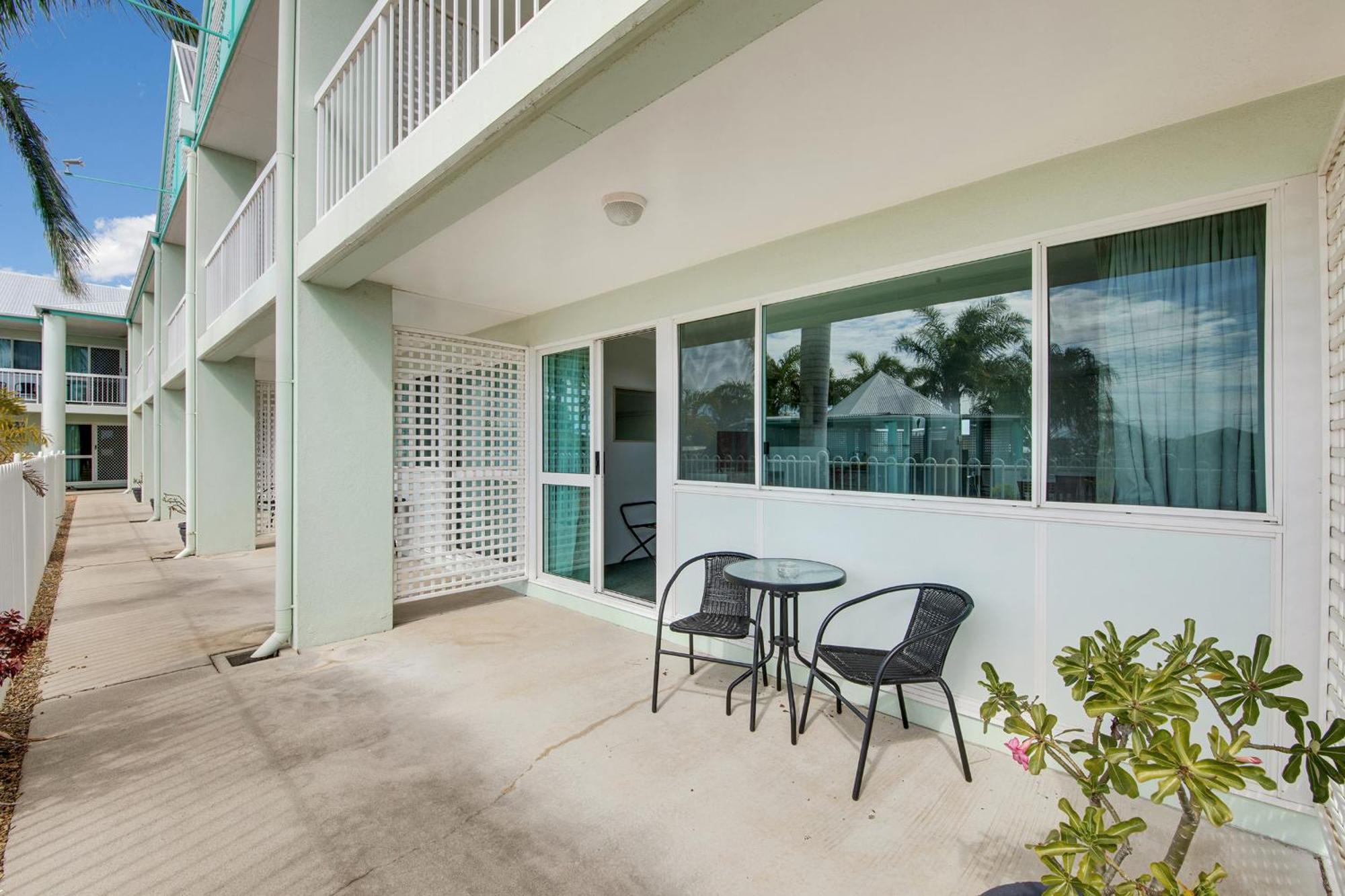 Reef Adventureland Motor Inn Tannum Sands Exterior photo