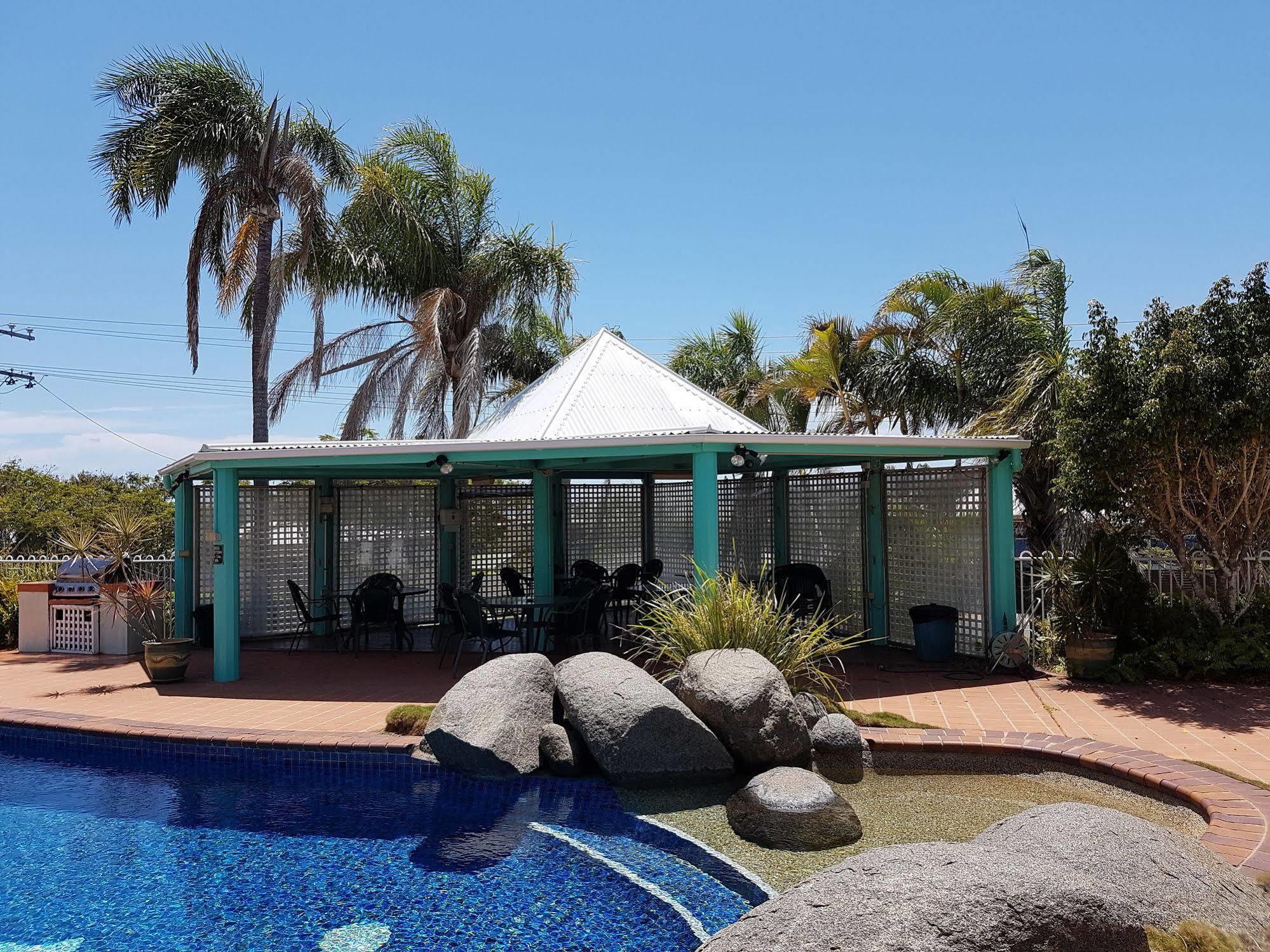 Reef Adventureland Motor Inn Tannum Sands Exterior photo
